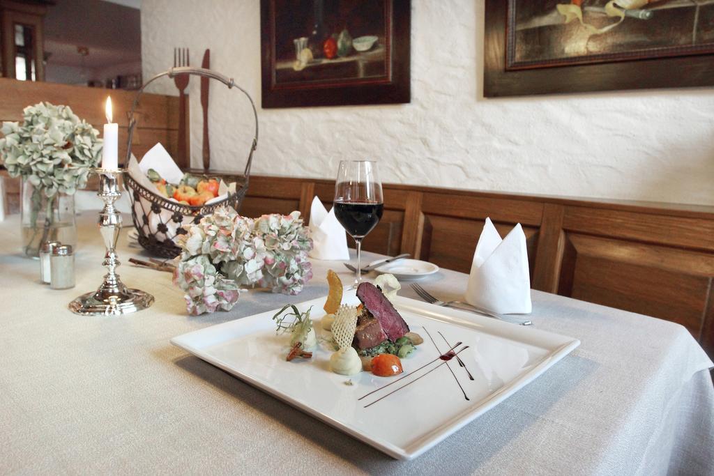 Hotel-Restaurant Roter Ochsen Lauchheim Eksteriør billede