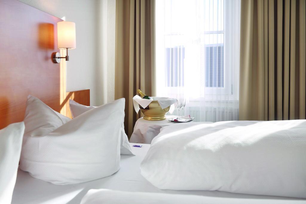 Hotel-Restaurant Roter Ochsen Lauchheim Værelse billede