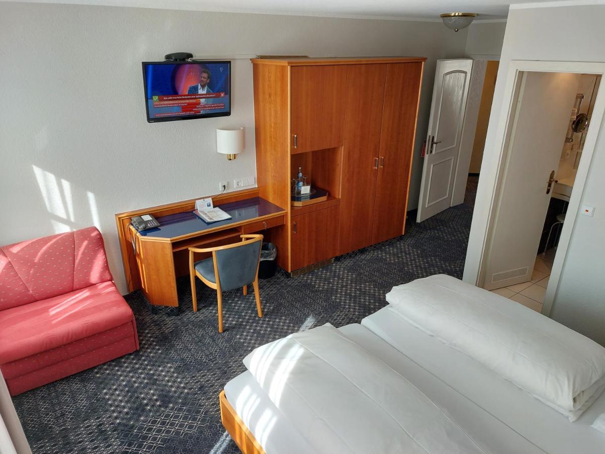 Hotel-Restaurant Roter Ochsen Lauchheim Eksteriør billede