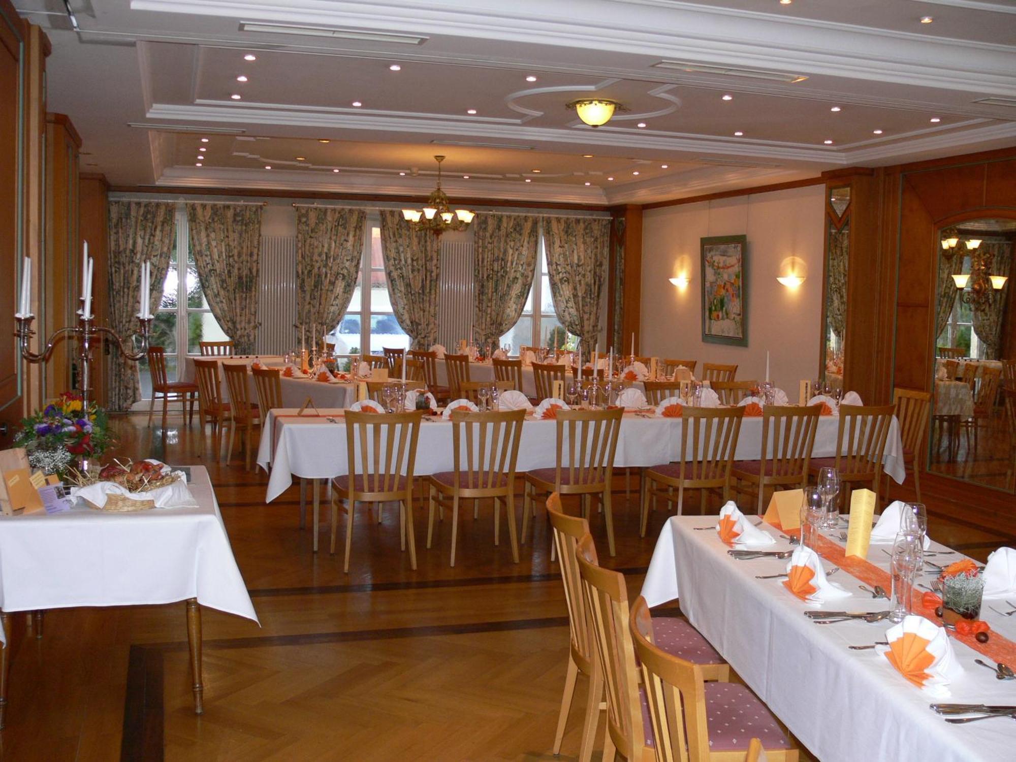 Hotel-Restaurant Roter Ochsen Lauchheim Eksteriør billede