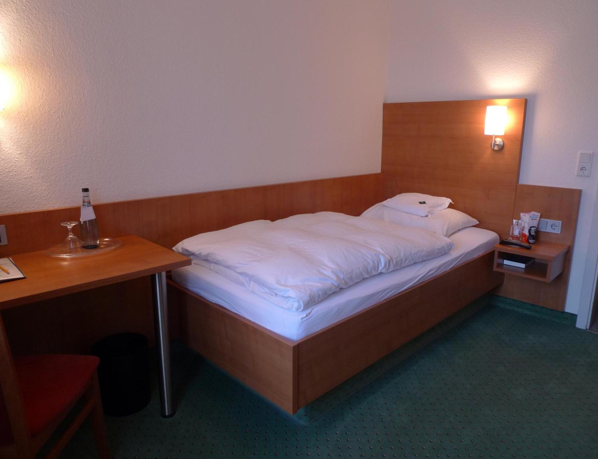 Hotel-Restaurant Roter Ochsen Lauchheim Værelse billede