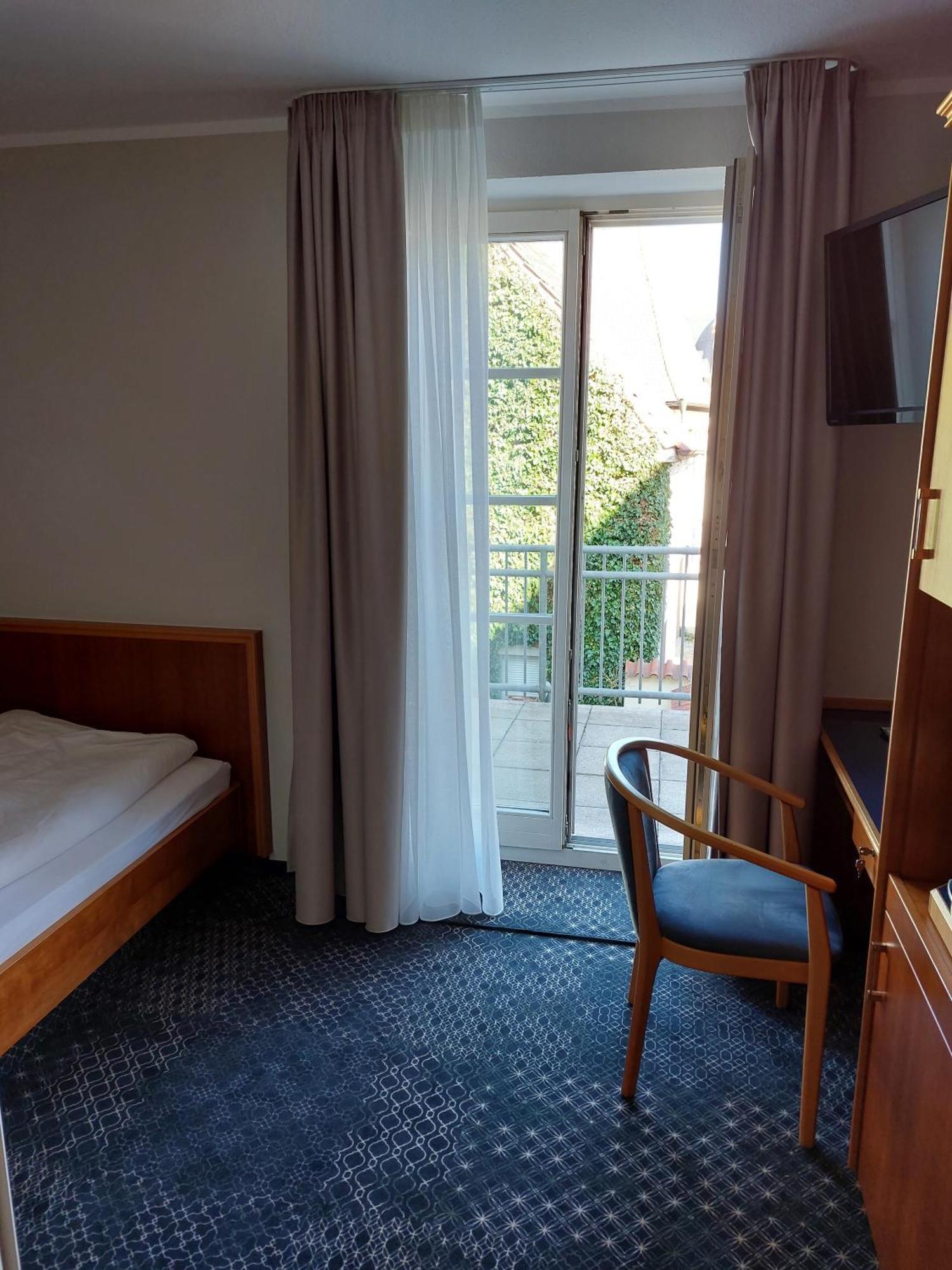 Hotel-Restaurant Roter Ochsen Lauchheim Eksteriør billede