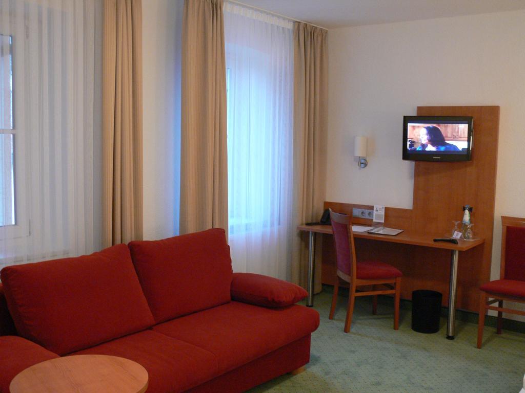Hotel-Restaurant Roter Ochsen Lauchheim Eksteriør billede