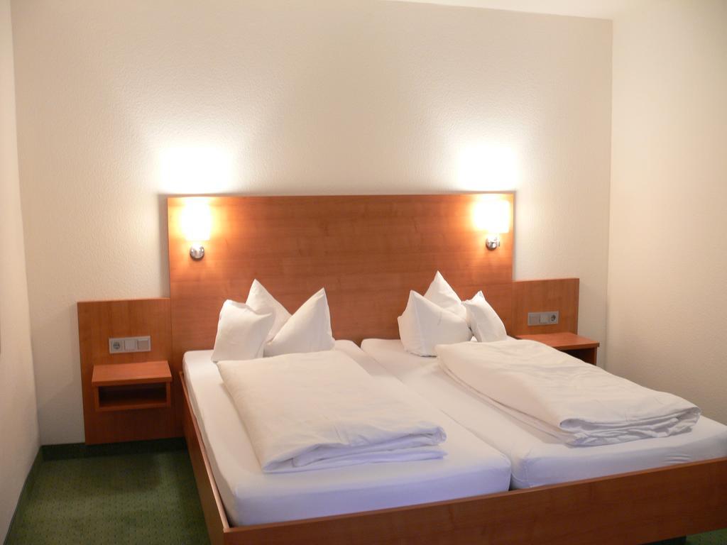 Hotel-Restaurant Roter Ochsen Lauchheim Eksteriør billede