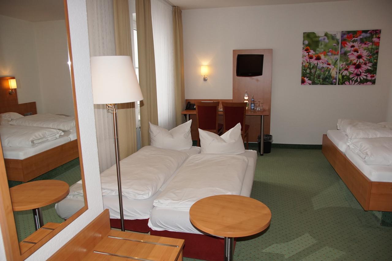 Hotel-Restaurant Roter Ochsen Lauchheim Eksteriør billede