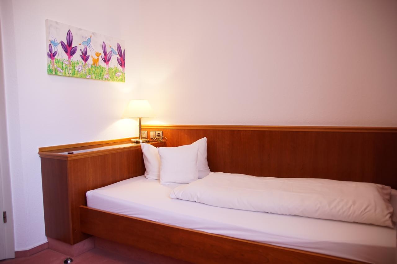 Hotel-Restaurant Roter Ochsen Lauchheim Eksteriør billede